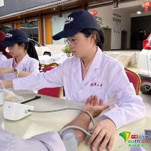 用專業(yè)知識服務(wù)鄉(xiāng)村醫(yī)療 咨詢伴溫暖，科普助健康